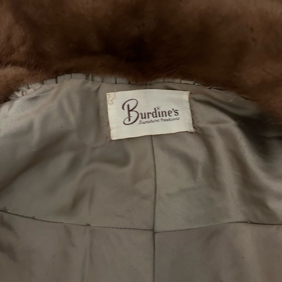 Women’s Stylish Fur. Name Brand - Picture 2 of 4